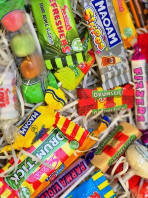 Hamperoo Lollies & Chews Gift Hamper – 1kg Retro Sweet Mix - Image 3
